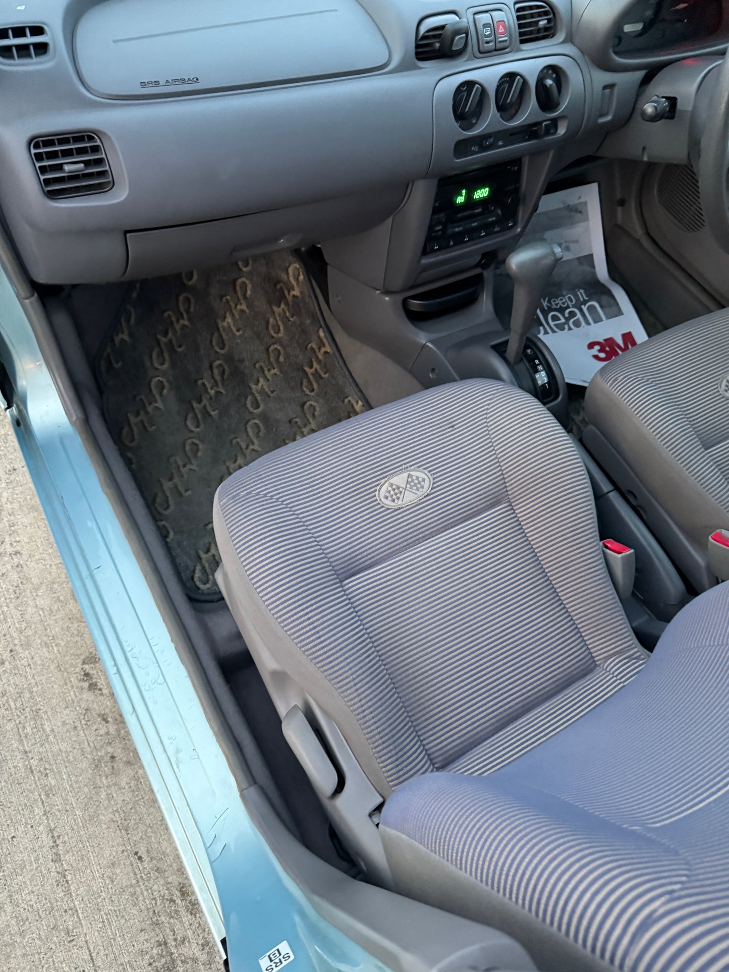 2000 Nissan March BOX