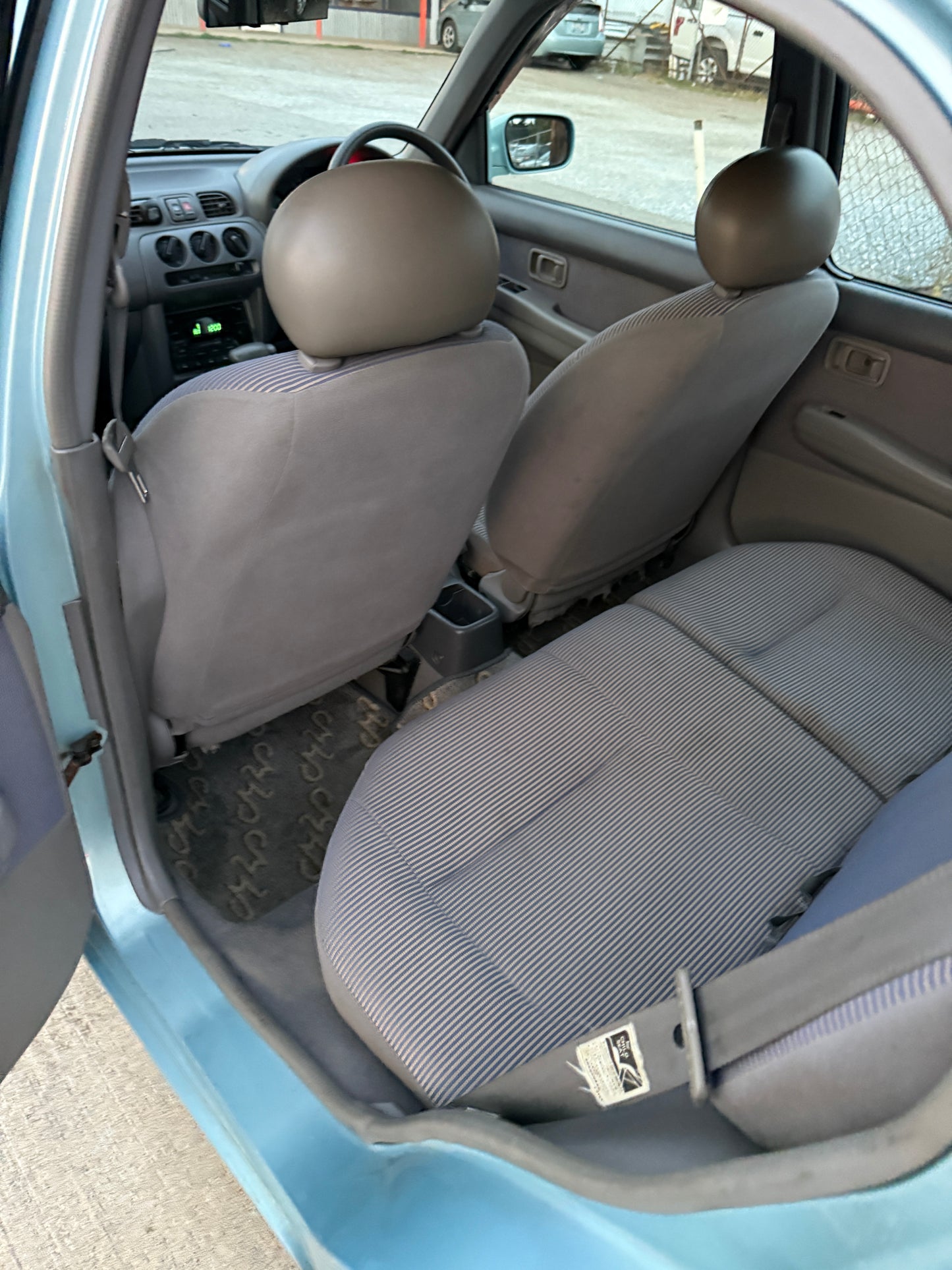 2000 Nissan March BOX